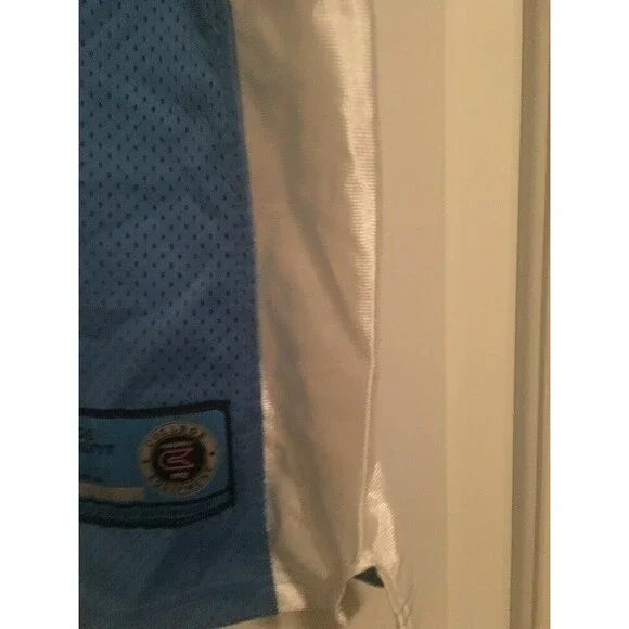 Colosseum Boys Boys Basketball Jersey North Carolina Tarheels Size 16-18